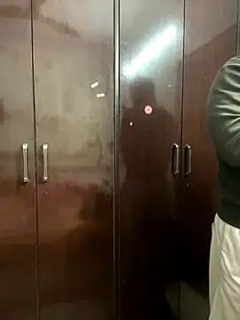 Snapshot of John_desihunk chatting on December 2025 05:31:02 PM John desihunk online show from December 2025 05:31:02 PM