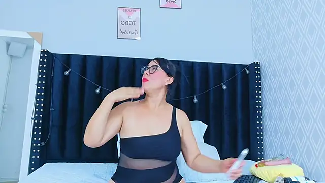 hotlatinateacher online show from October 2025 06:50:02 PM