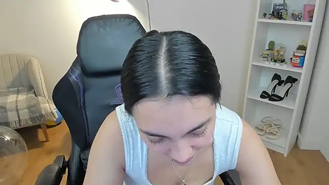 Snapshot of _BellaEvans_ chatting on May 2026 04:41:02 AM BellaEvans online show from May 2026 04:41:02 AM