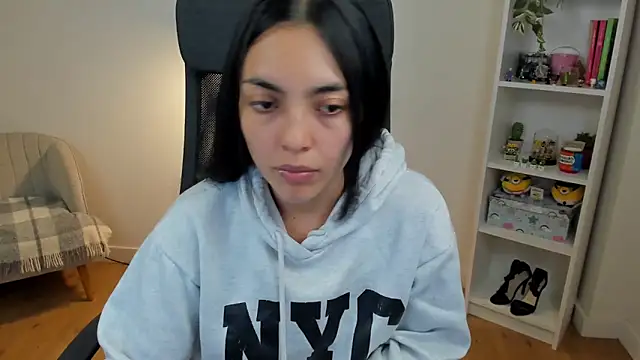 Snapshot of _BellaEvans_ chatting on June 2026 04:33:02 AM BellaEvans online show from June 2026 04:33:02 AM