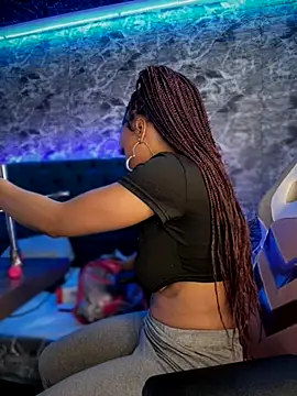 Melany Williams online show from October 2025 01:00:01 PM