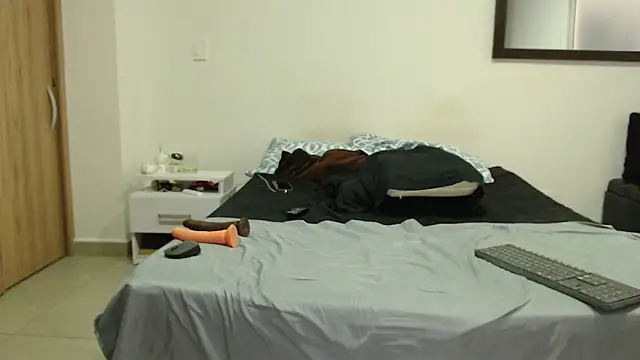 AnnieRoss69 online show from September 2025 08:47:02 PM