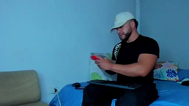 Snapshot of ToonyDee chatting on November 2025 04:00:01 AM ToonyDee online show from November 2025 04:00:01 AM