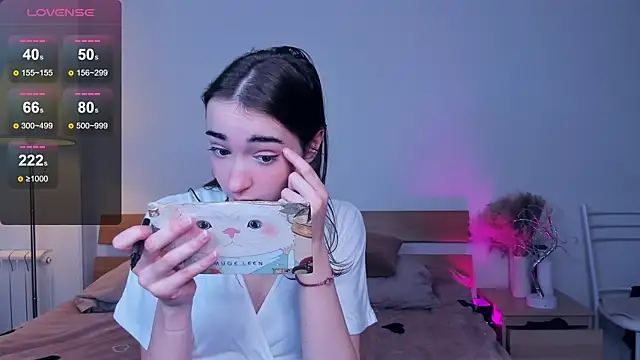 Snapshot of PollyBeev chatting on February 2025 11:12:02 AM PollyBeev online show from February 2025 11:12:02 AM