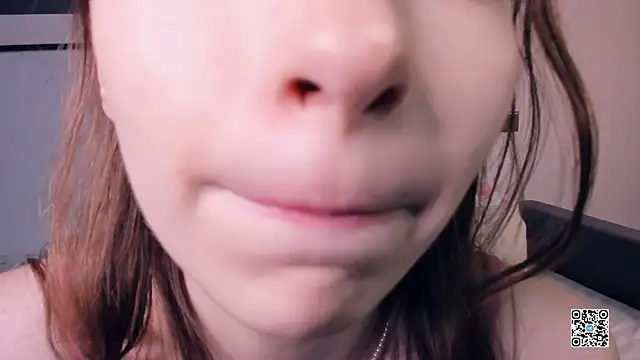 Snapshot of PollyBeev chatting on September 2025 07:30:02 AM PollyBeev online show from September 2025 07:30:02 AM