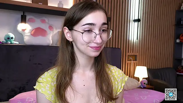 Snapshot of PollyBeev chatting on November 2025 06:46:01 AM PollyBeev online show from November 2025 06:46:01 AM