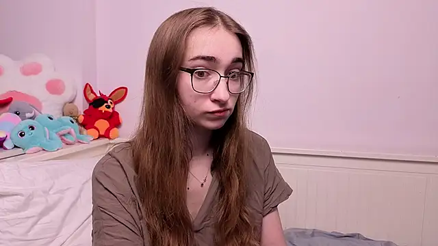 Snapshot of PollyBeev chatting on May 2026 07:38:02 AM PollyBeev online show from May 2026 07:38:02 AM