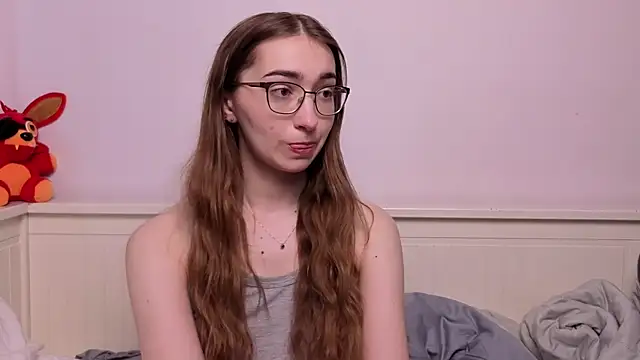 Snapshot of PollyBeev chatting on May 2026 08:11:01 AM PollyBeev online show from May 2026 08:11:01 AM