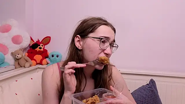 PollyBeev online show from June 2026 10:15:01 AM