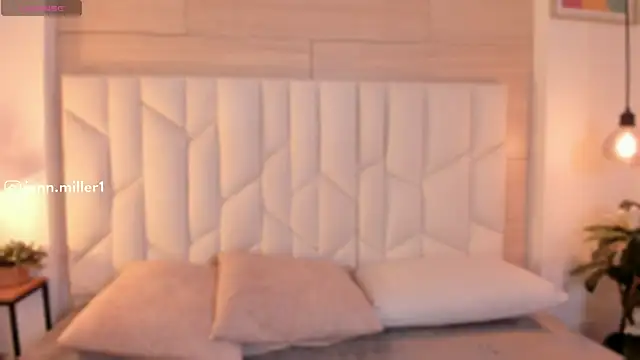 Jennmiiller  online show from April 2026 12:16:02 PM