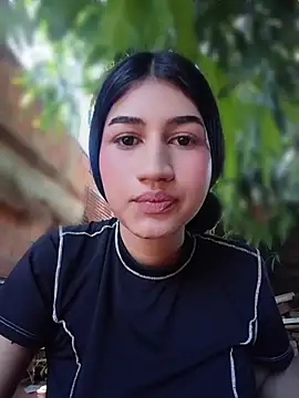 Snapshot of Julix_A chatting on June 2026 05:02:02 PM Julix A online show from June 2026 05:02:02 PM