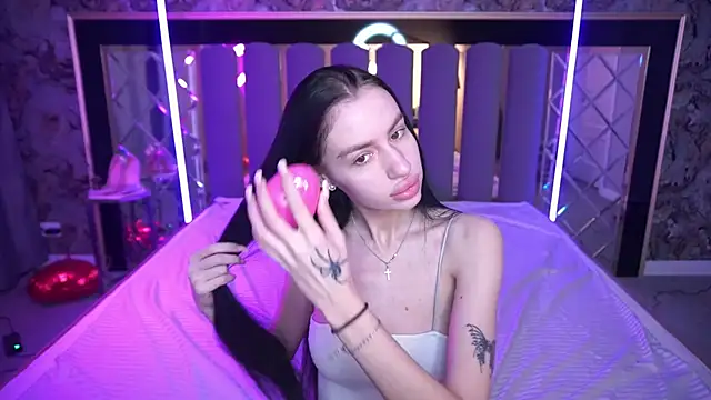 Snow WhiteeeX online show from April 2026 05:40:01 AM