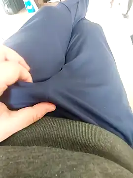 Snapshot of reelciii21 chatting on December 2024 10:37:01 AM reelciii21 online show from December 2024 10:37:01 AM