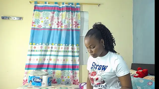 Snapshot of Madison__12 chatting on February 2025 02:12:01 AM Madison 12 online show from February 2025 02:12:01 AM