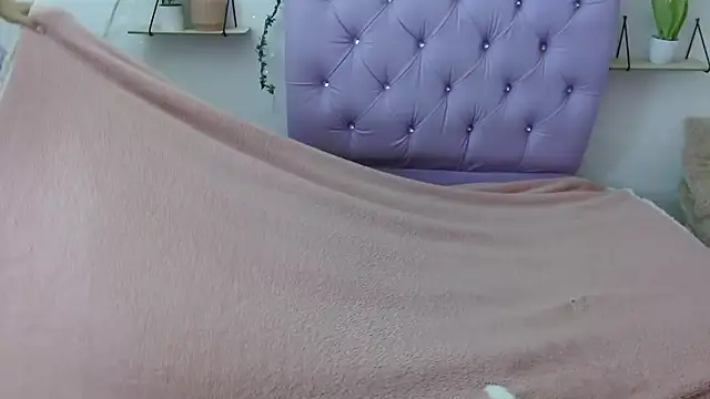 Freyja 01 online show from September 2025 04:19:02 PM