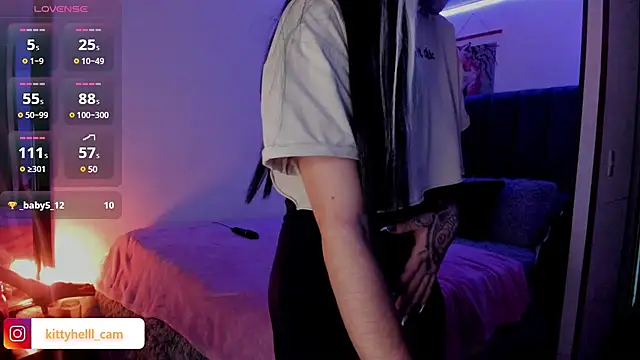 Snapshot of Alice_woodville chatting on March 2025 04:39:02 PM Alice woodville online show from March 2025 04:39:02 PM