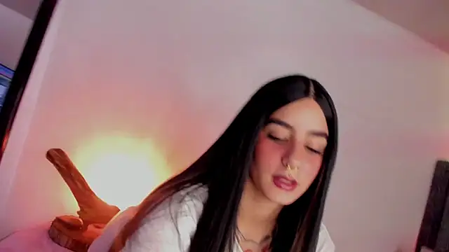 Snapshot of Alice_woodville chatting on March 2025 06:11:01 PM Alice woodville online show from March 2025 06:11:01 PM