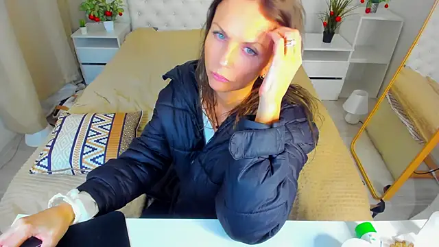 Snapshot of Elizabe_th chatting on December 2024 05:02:01 AM Elizabe th online show from December 2024 05:02:01 AM