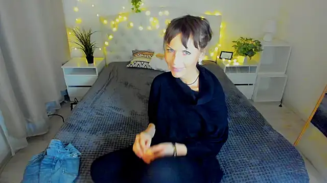 Snapshot of Elizabe_th chatting on January 2025 09:46:02 PM Elizabe th online show from January 2025 09:46:02 PM