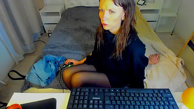 Snapshot of Elizabe_th chatting on January 2025 12:48:02 AM Elizabe th online show from January 2025 12:48:02 AM