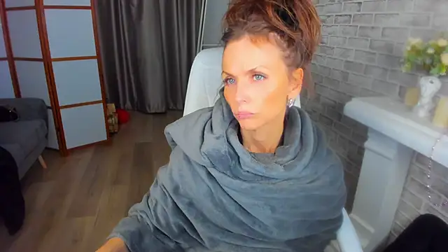 Snapshot of Elizabe_th chatting on March 2025 04:19:01 AM Elizabe th online show from March 2025 04:19:01 AM