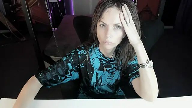 Snapshot of Elizabe_th chatting on March 2025 09:27:01 PM Elizabe th online show from March 2025 09:27:01 PM