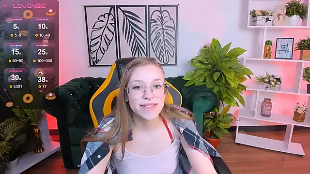 LayriantaVee online show from February 2025 01:21:02 PM