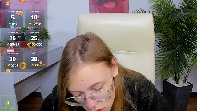 LayriantaVee online show from October 2025 06:00:02 AM