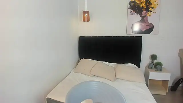 Scarlett  bell online show from October 2025 01:22:02 PM