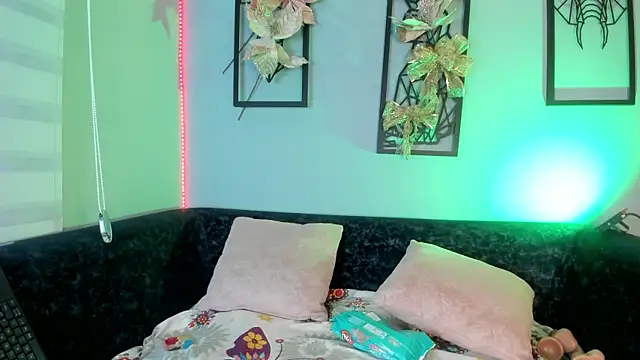 Annie karlsson   online show from December 2024 08:25:02 PM