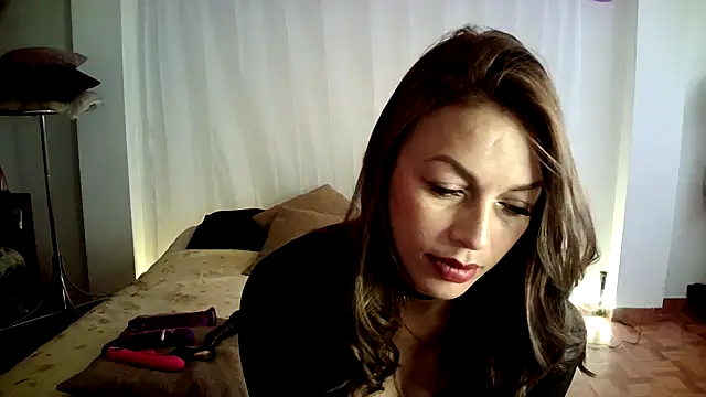 Hanna Charming online show from November 2025 05:35:02 PM