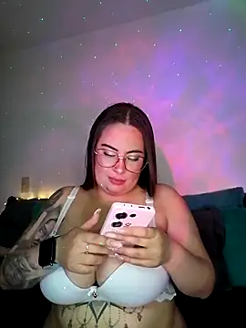 Snapshot of soofy__ chatting on June 2026 05:08:02 AM soofy online show from June 2026 05:08:02 AM
