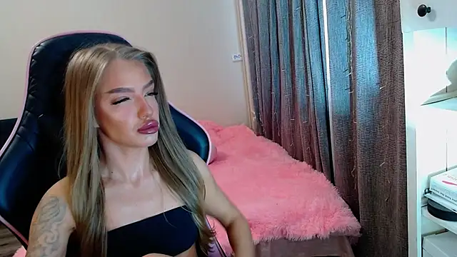 Snapshot of lonely_dreamm chatting on February 2025 09:03:01 AM lonely dreamm online show from February 2025 09:03:01 AM