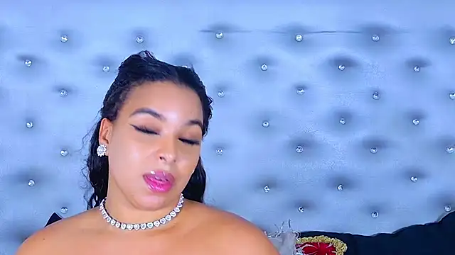Snapshot of EileenBenzon chatting on April 2026 05:30:01 PM EileenBenzon online show from April 2026 05:30:01 PM