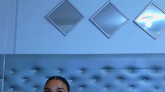 Snapshot of EileenBenzon chatting on June 2026 04:50:01 AM EileenBenzon online show from June 2026 04:50:01 AM