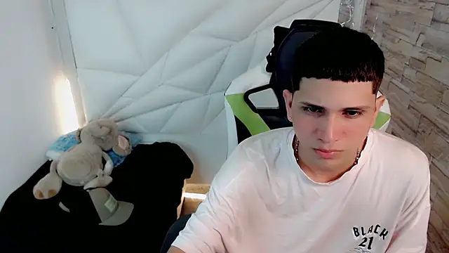 Brayan lopezz online show from February 2025 12:44:01 PM