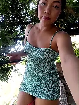 Snapshot of sweet_outdoor_charm chatting on December 2024 06:35:02 PM sweet outdoor charm online show from December 2024 06:35:02 PM