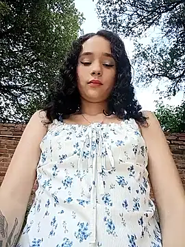 Snapshot of sweet_outdoor_charm chatting on February 2026 07:43:01 PM sweet outdoor charm online show from February 2026 07:43:01 PM