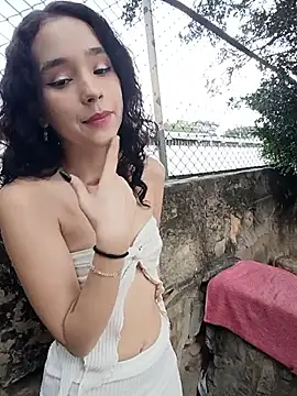 Snapshot of sweet_outdoor_charm chatting on February 2026 07:32:01 PM sweet outdoor charm online show from February 2026 07:32:01 PM