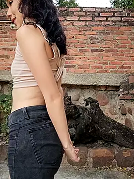 Snapshot of sweet_outdoor_charm chatting on February 2026 07:45:01 PM sweet outdoor charm online show from February 2026 07:45:01 PM