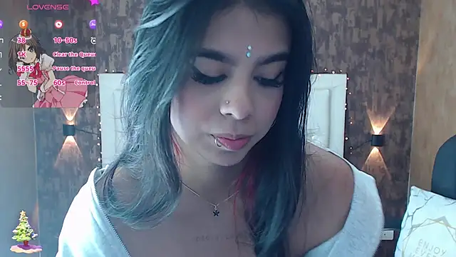 Snapshot of EMALINDA__HILSS chatting on December 2024 03:33:02 PM EMALINDA HILSS online show from December 2024 03:33:02 PM