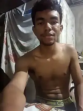 Reynold2608 online show from December 2024 04:41:01 AM