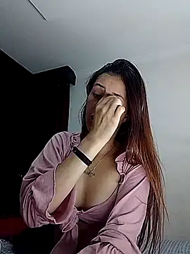 Snapshot of Pearl_amethyst chatting on September 2025 06:57:02 AM Pearl amethyst online show from September 2025 06:57:02 AM