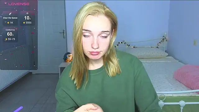 Snapshot of Wild_Sophie_ chatting on October 2025 05:30:01 PM Wild Sophie online show from October 2025 05:30:01 PM