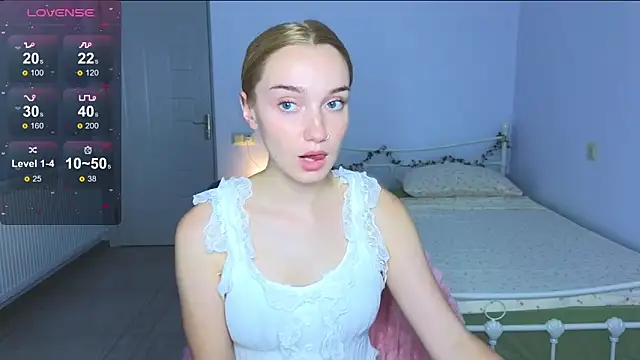 Snapshot of Wild_Sophie_ chatting on October 2025 04:49:02 PM Wild Sophie online show from October 2025 04:49:02 PM