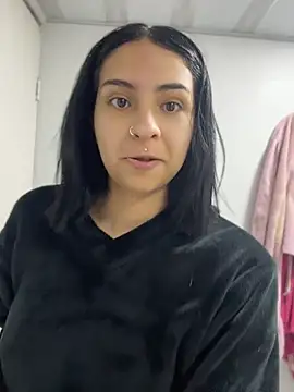 Snapshot of Hilary_pinkk chatting on April 2026 10:12:02 PM Hilary pinkk online show from April 2026 10:12:02 PM