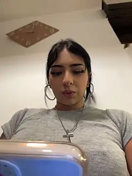 Snapshot of Hilary_pinkk chatting on April 2026 12:02:01 AM Hilary pinkk online show from April 2026 12:02:01 AM