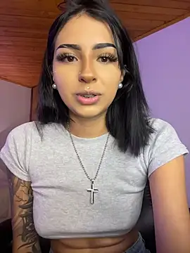 Snapshot of Hilary_pinkk chatting on May 2026 10:04:02 PM Hilary pinkk online show from May 2026 10:04:02 PM