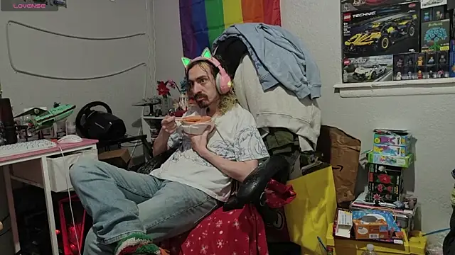 Snapshot of tallnerdyguy chatting on May 2026 03:57:02 AM tallnerdyguy online show from May 2026 03:57:02 AM