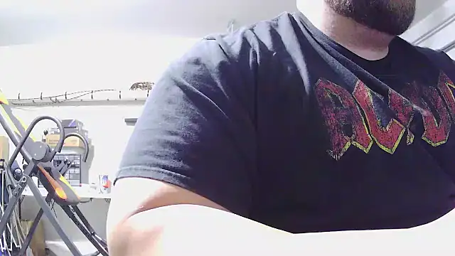 Strong Bear89 online show from February 2026 06:59:02 PM